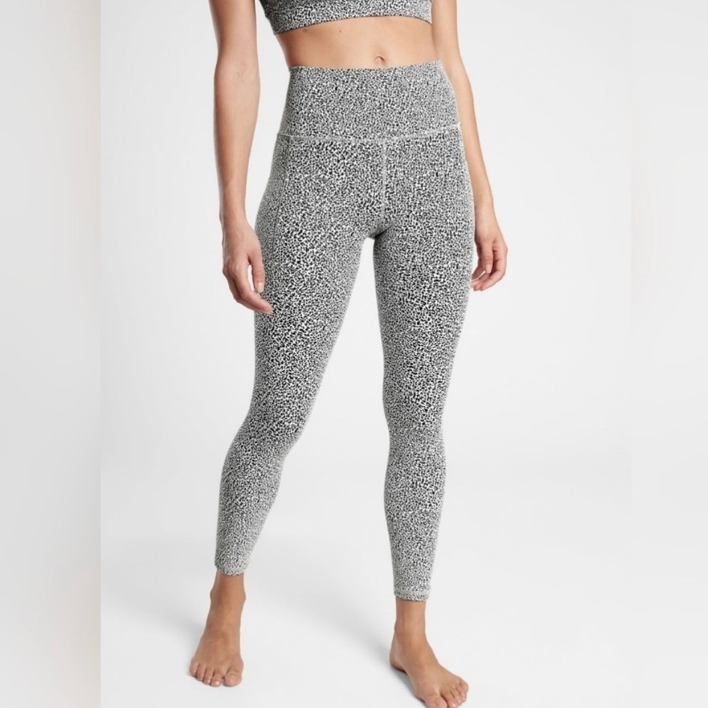 Athleta Salutation Stash II Textured Tight size XS new with tags